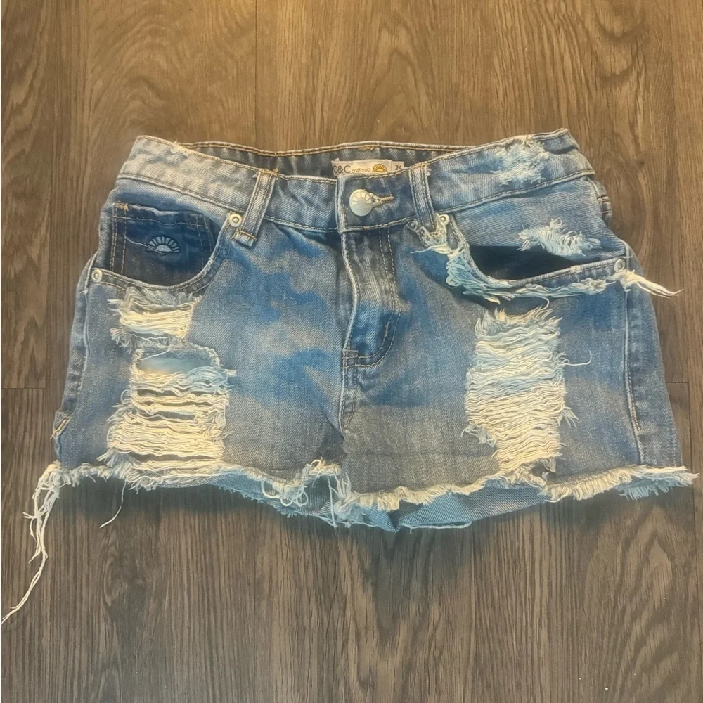 C&C Women’s distressed shorts size 24​​​ - Picture 3 of 7